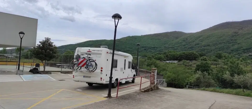 Área de Autocaravanas Baños de Montemayor - Foto 7