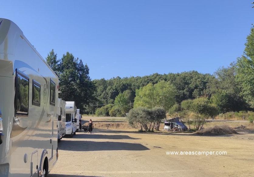 Area Autocaravanas Playa Corneira - Foto 2