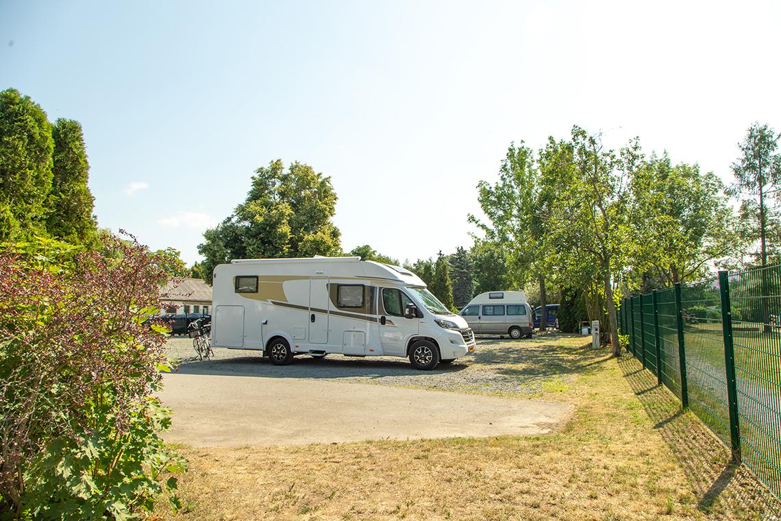 Wohnmobilstellplatz Pirna-Copitz-Elbparkplatz - Foto 3
