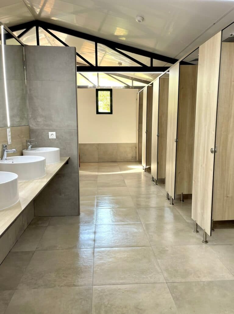 El Madroñal, Camping y Alojamientos - Foto 3