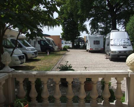 RV parking Berlin - "Historical Fährhaus" - Foto 7