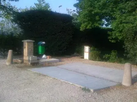 Aire de camping-car CHAROLS - Foto 6