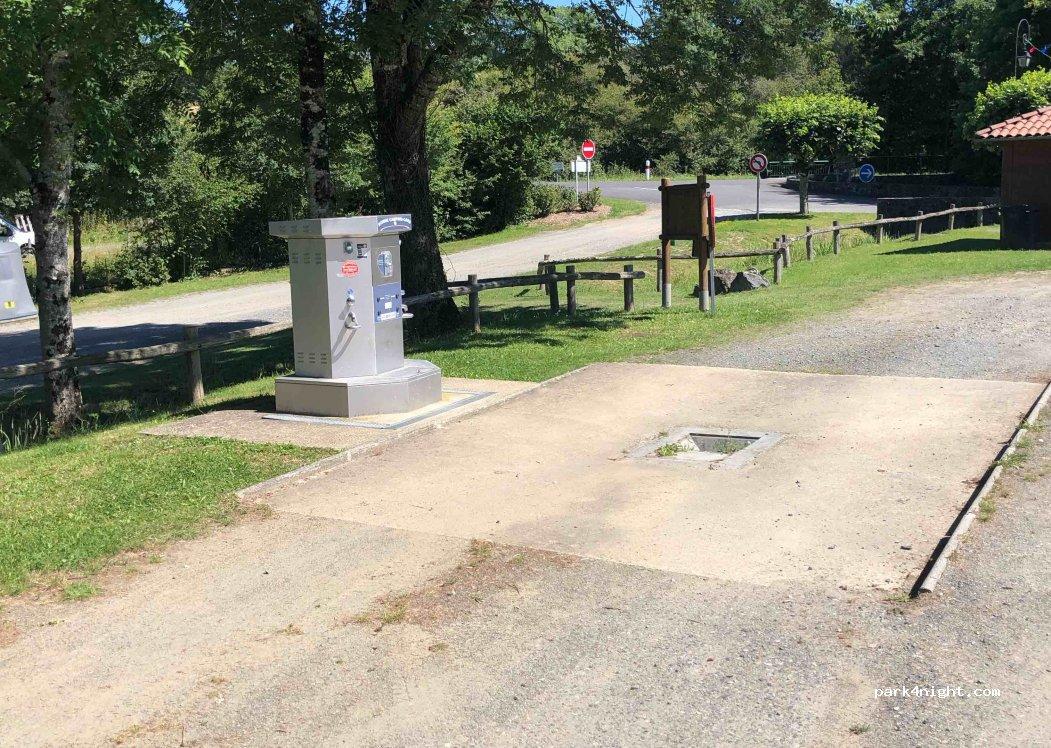 Area di sosta camper Chalus - Foto 2