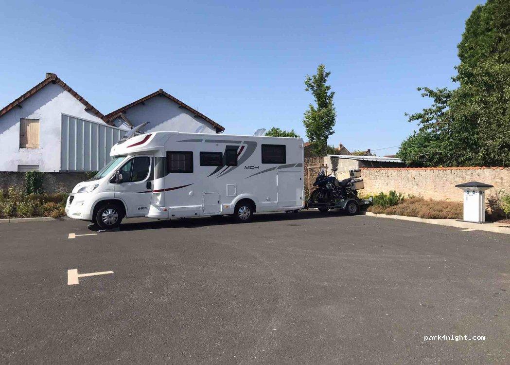 Aire de camping-car MONTMARAULT