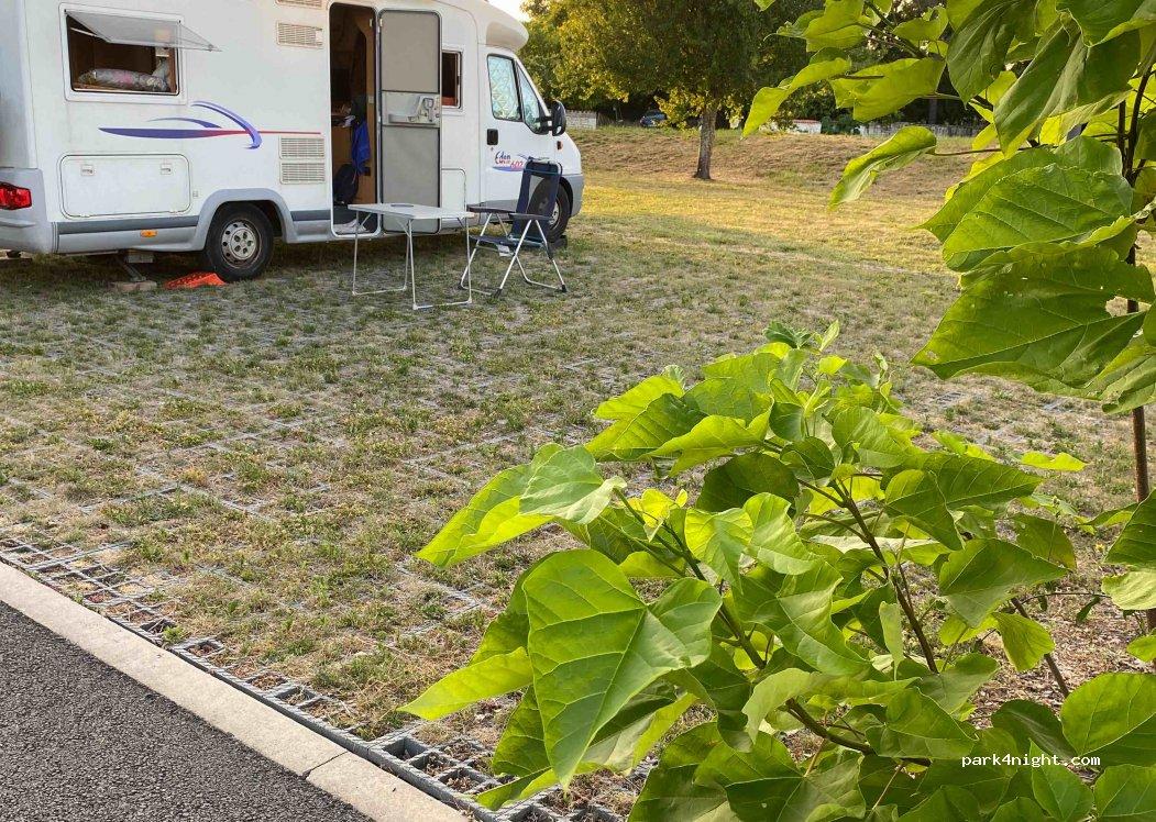 Aire de Camping Cars Jonzac [AireServices]