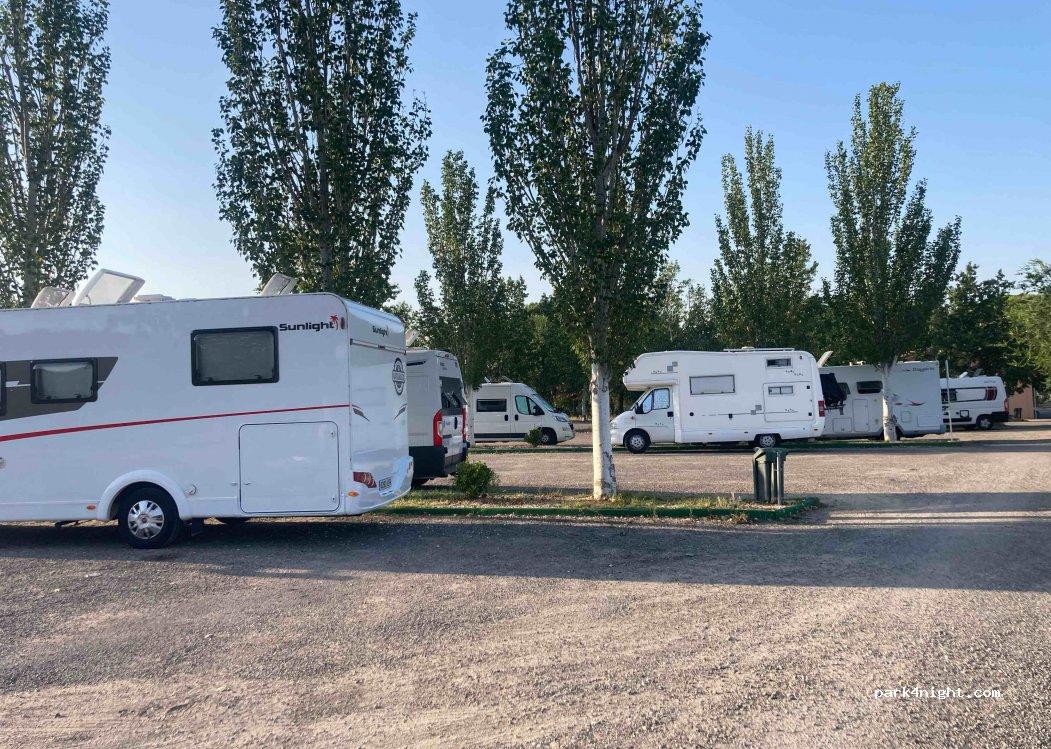Area de autocaravanas y caravanas Camper - Foto 7