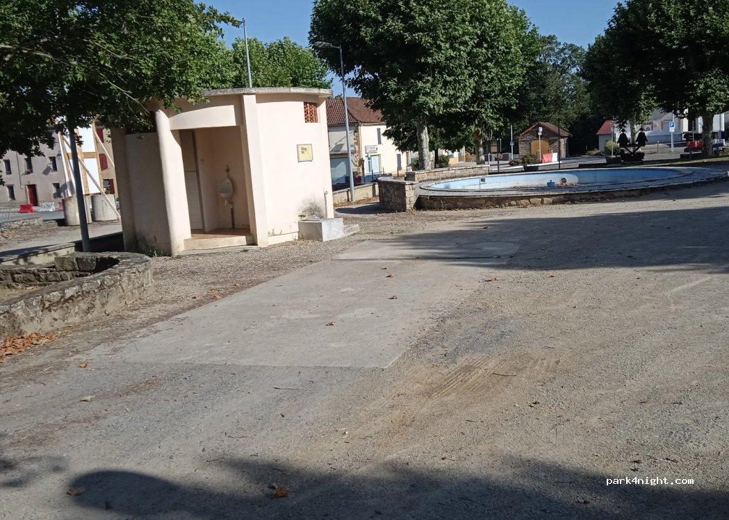 Aire de camping-car VALENCE D'ALBIGEOIS - Foto 3