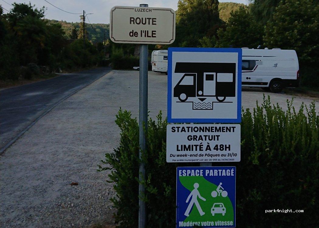 Aire de camping-car Luzech - Foto 2