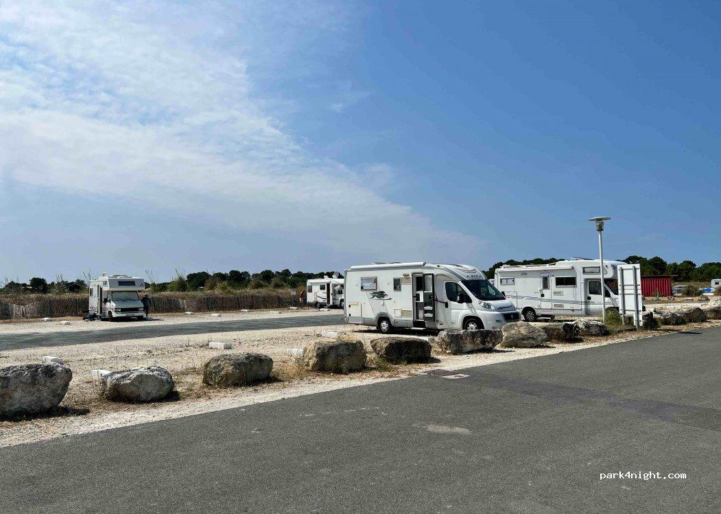 Aire de Camping Car Port Médoc