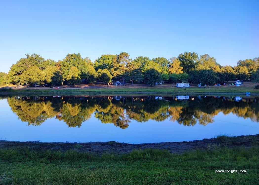 Aire de camping-car SERVIERES LE CHATEAU - Foto 2
