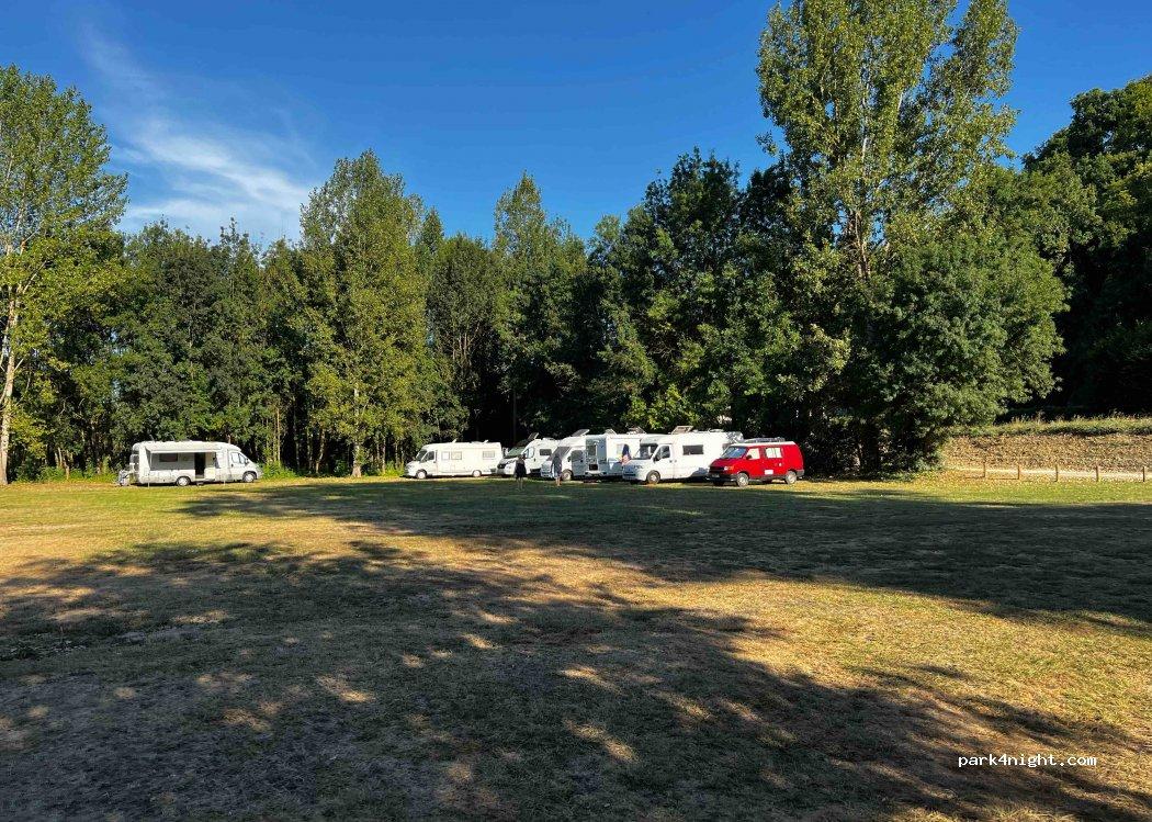 Area Camper Châteauneuf-sur-Charente (F) - Foto 2