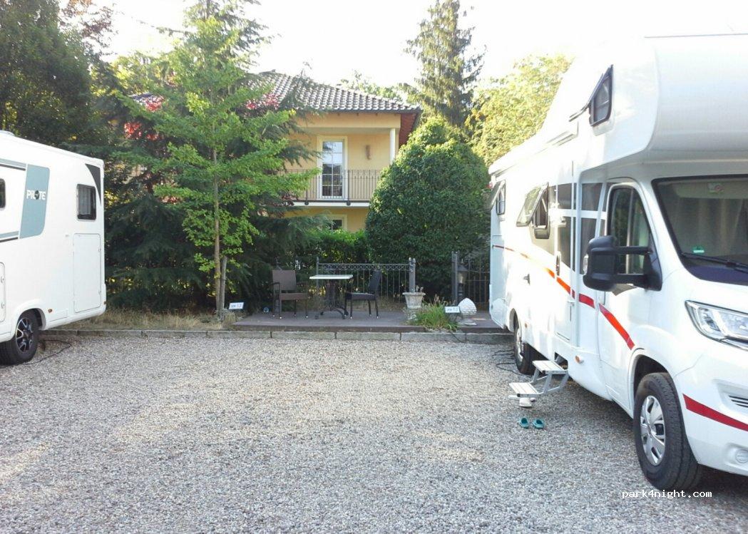 RV parking Berlin - "Historical Fährhaus" - Foto 6