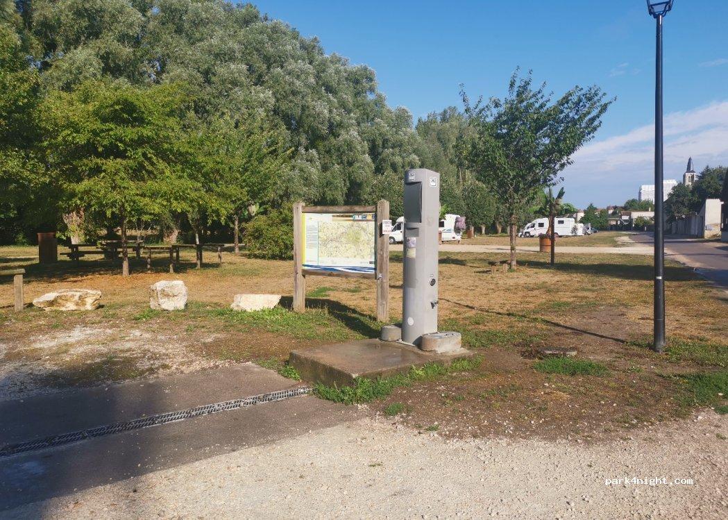 Aire de camping-car Bonny-sur-Loire (Free) - Foto 4