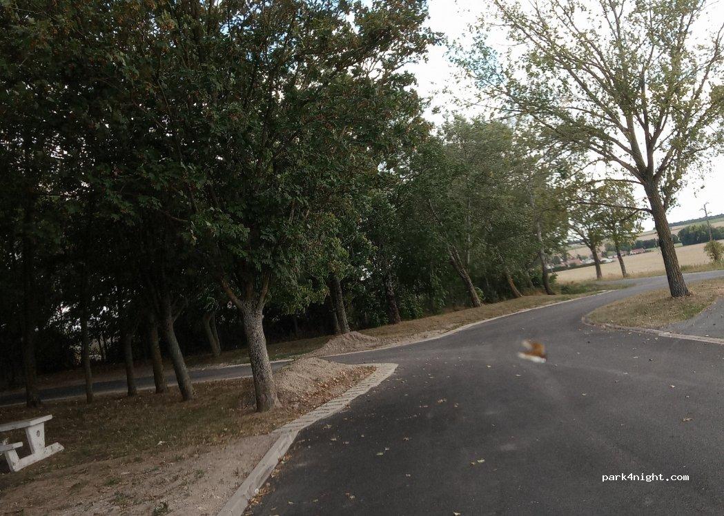 aire de stationnement camping cars 51520 La Veuve - Foto 3