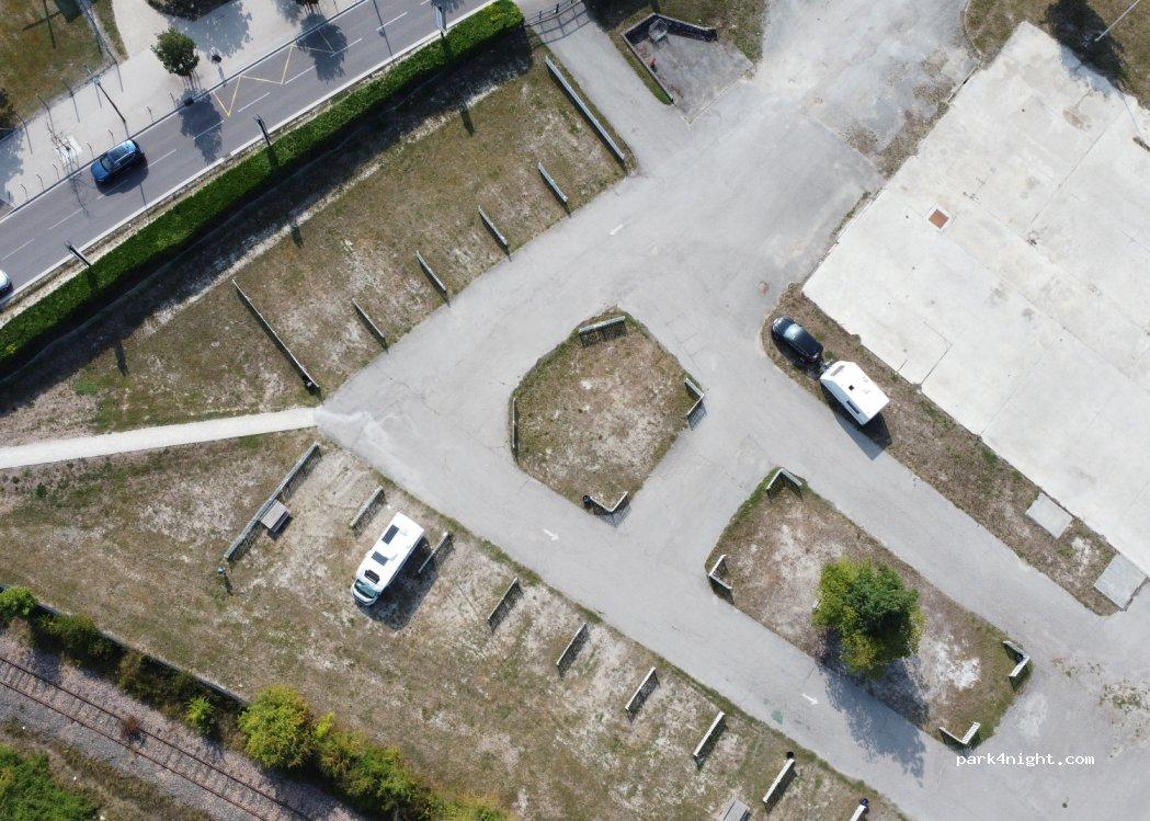 Aire camping-car Mc Arthur Glen Troyes - Foto 2