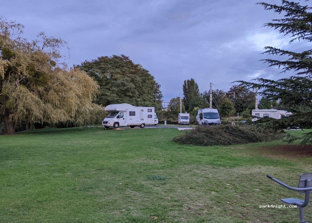 aire de services et stationnement camping cars 77130 Cannes-Écluse - Foto 5