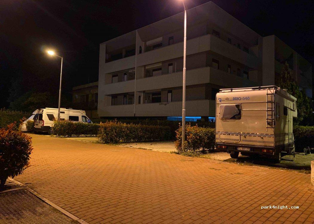 Area Di Sosta Camper 70037 Ruvo di Puglia BA - Foto 2