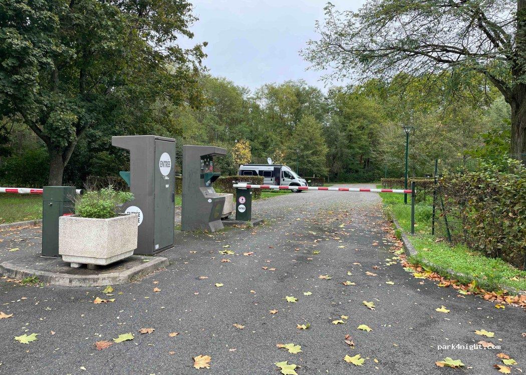 Briare-le-Canal Camping-Car Aire - Foto 4