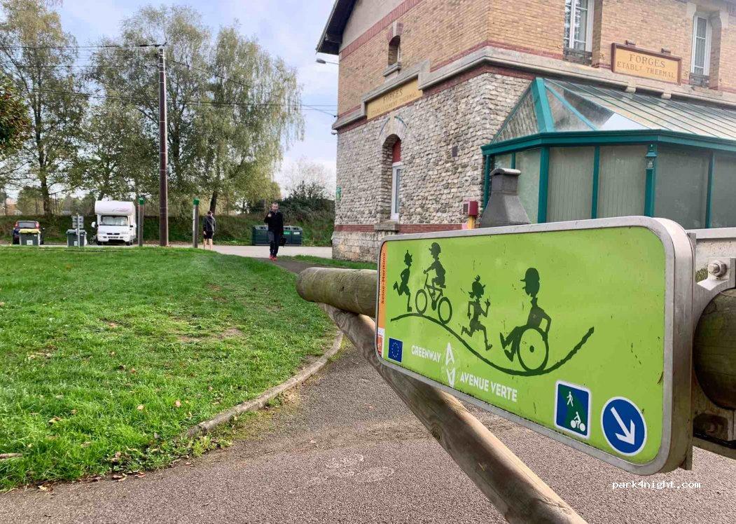 Aire de camping car Forges Les Eaux - Foto 7