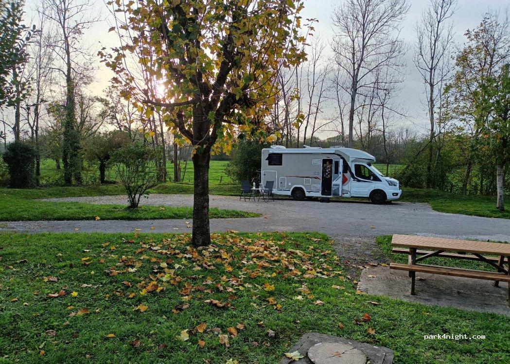 Aire camping-car Viéville - Foto 3