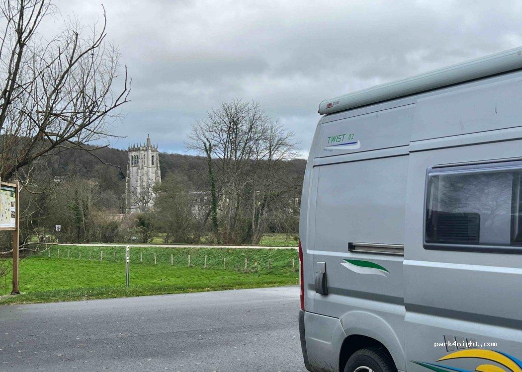 Aire de Camping Cars Harcourt - Foto 2