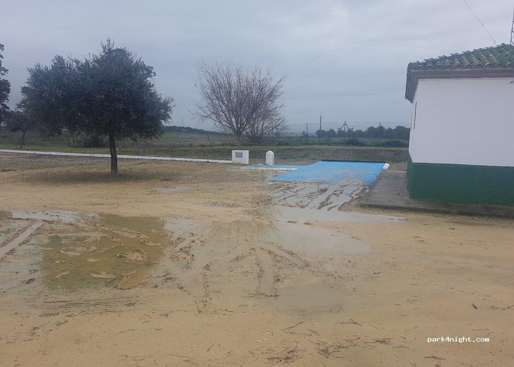 Zona de carga-descarga y descanso para autocaravanas - Foto 5