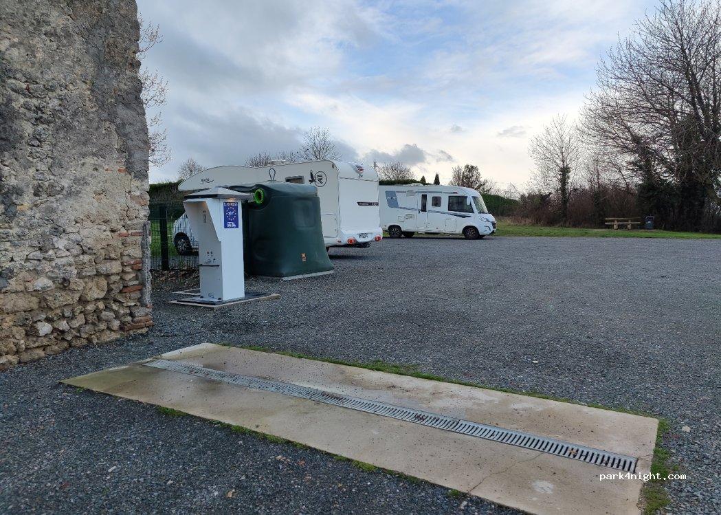Aire de stationnement pour camping-cars - Foto 2