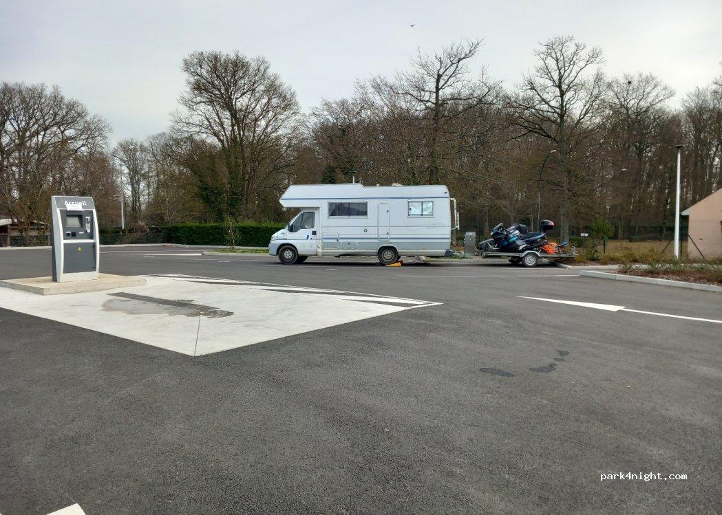 Aire pour camping-cars Bellegarde [AireServices] - Foto 2