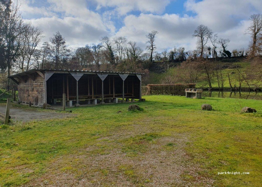 CAMPING SAUVAGE - Aire de Camping-Car de Pont d'Ouilly - Foto 4