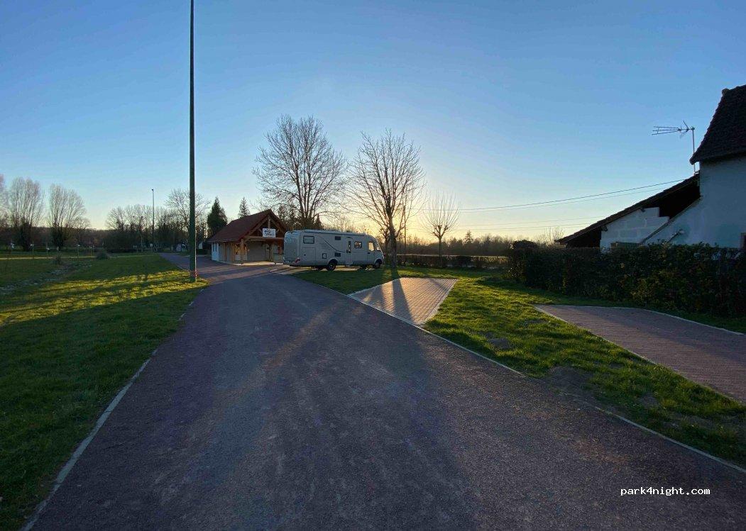 Aire de camping-car d'Eaucourt - Foto 3