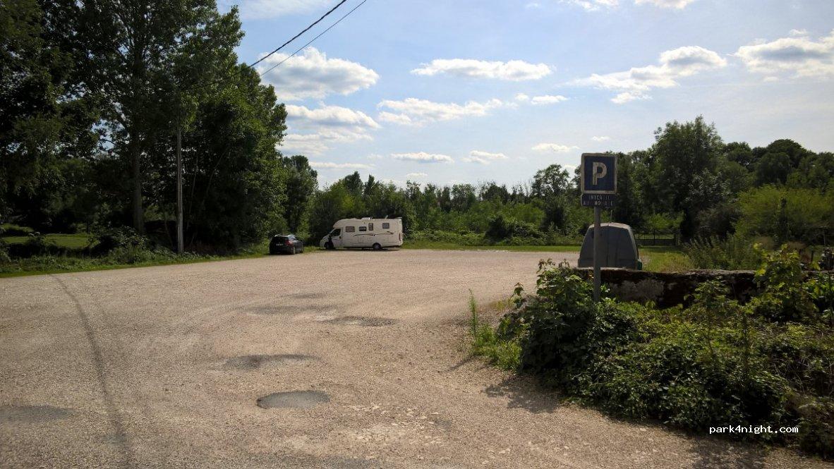 aire de services et stationnement camping cars 52300 Joinville - Foto 7