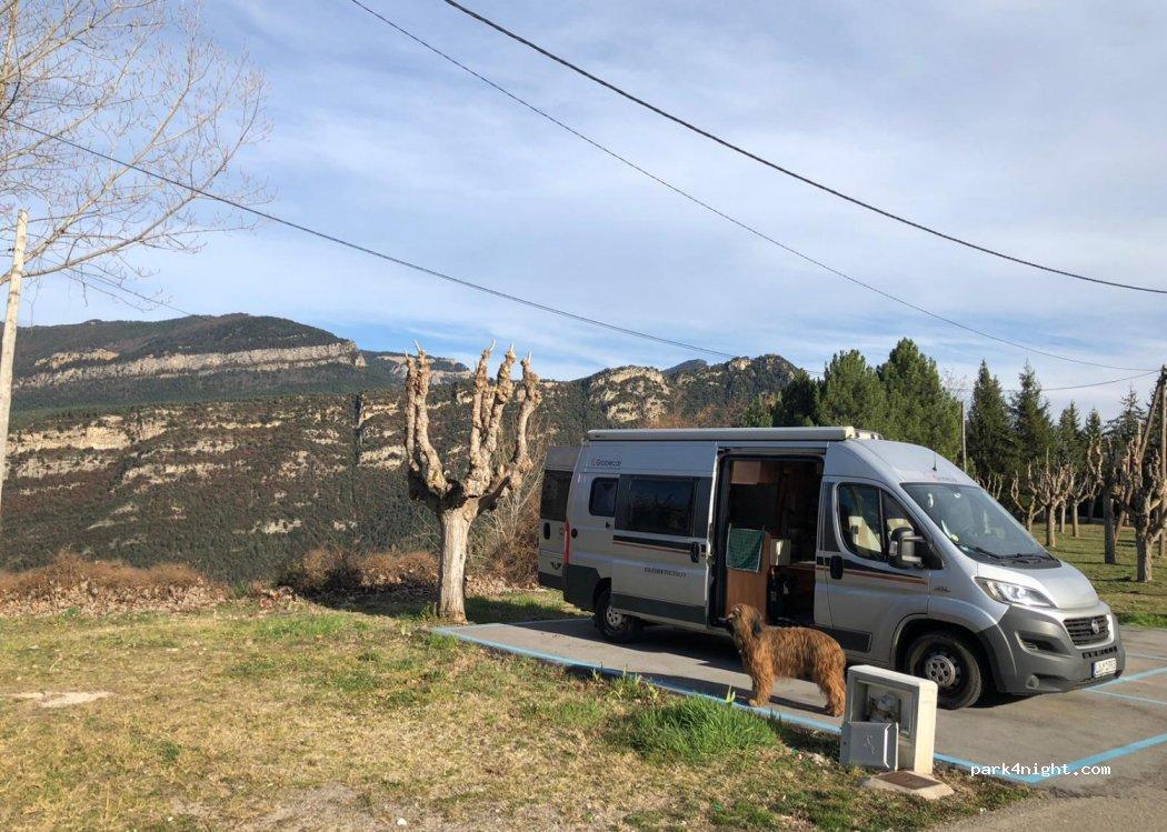Zona de Aparcamiento y Pernoctación de Auto Caravanas - Foto 3