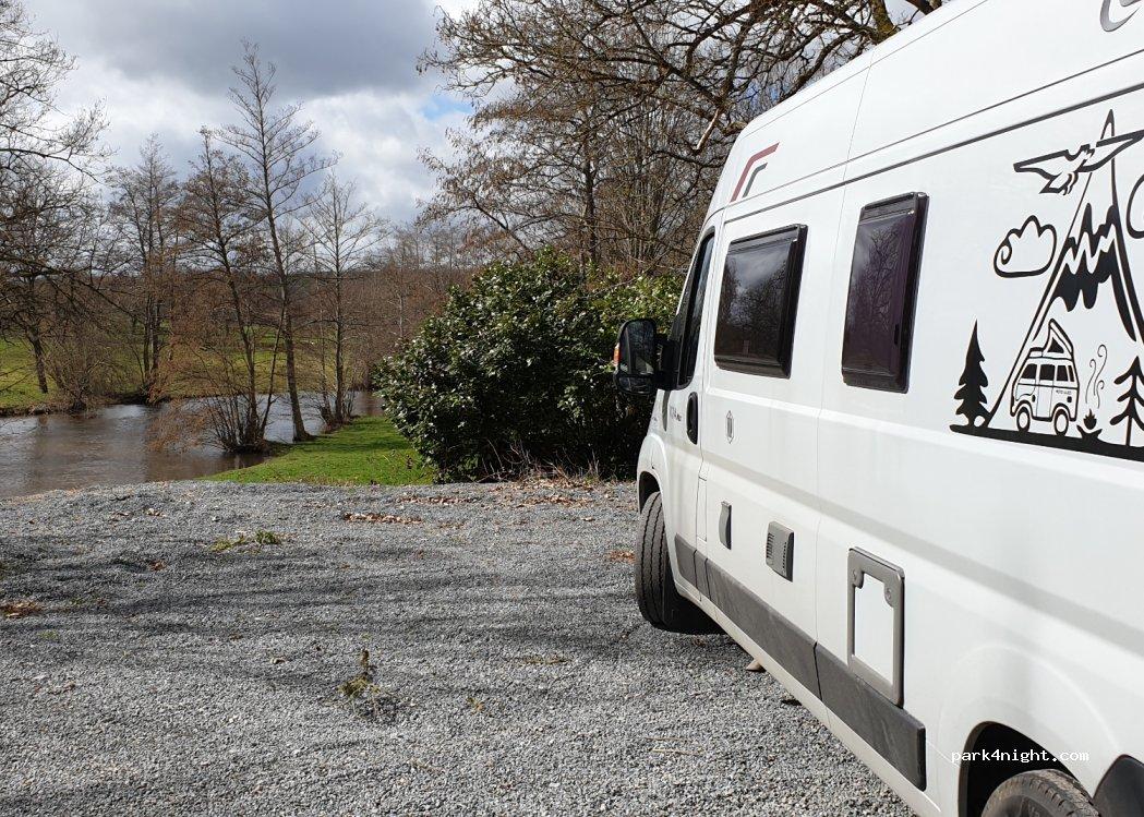 Aire de camping-car CHAMBON SUR VOUEIZE - Foto 6