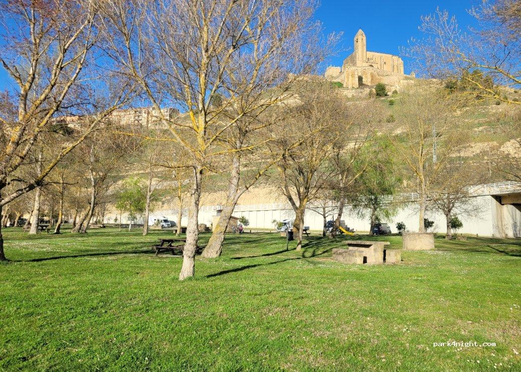 AREA SERVICIO AUTOCARAVANAS ENTREPUENTES - Foto 7