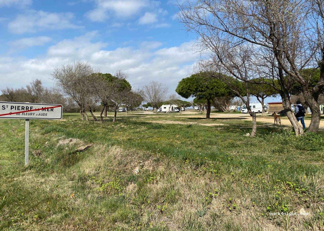 AREA CAMPER SAINT PIERRE LA MER - Foto 6