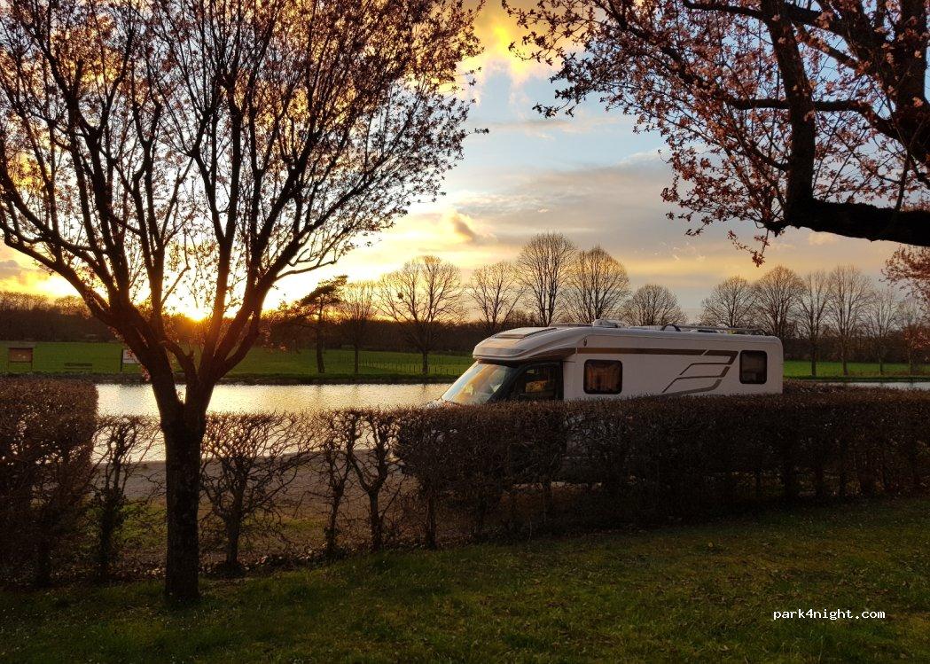 Camperplaats Nuits - Foto 3