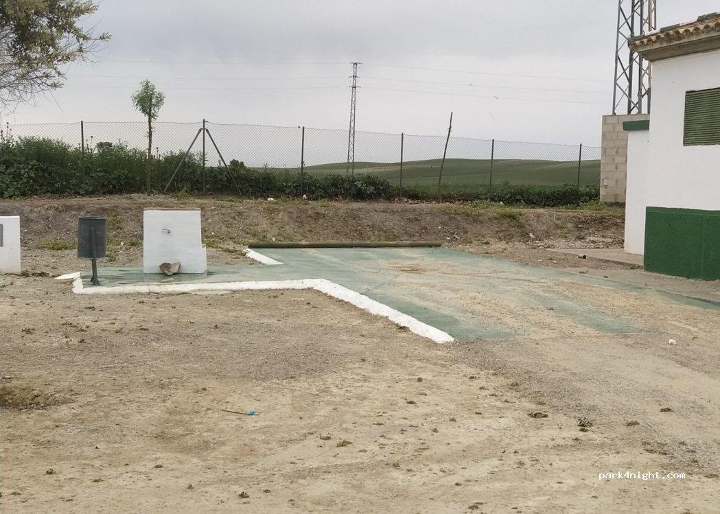 Zona de carga-descarga y descanso para autocaravanas - Foto 3