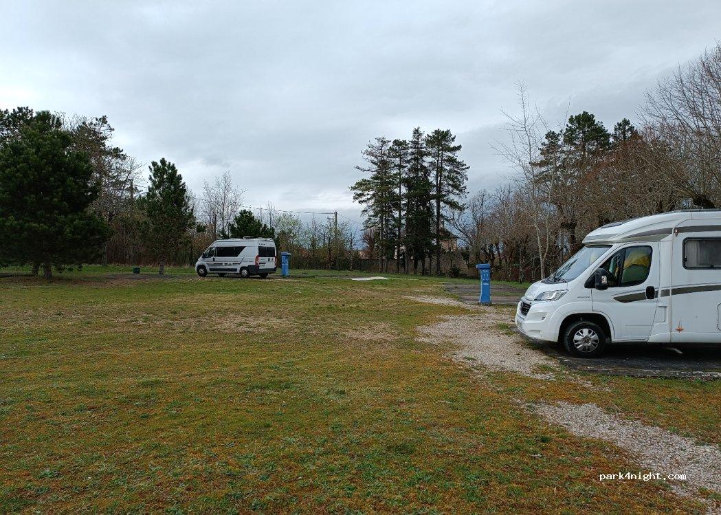 aire de services et stationnement camping car 89660 Mailly-le-Château - Foto 7