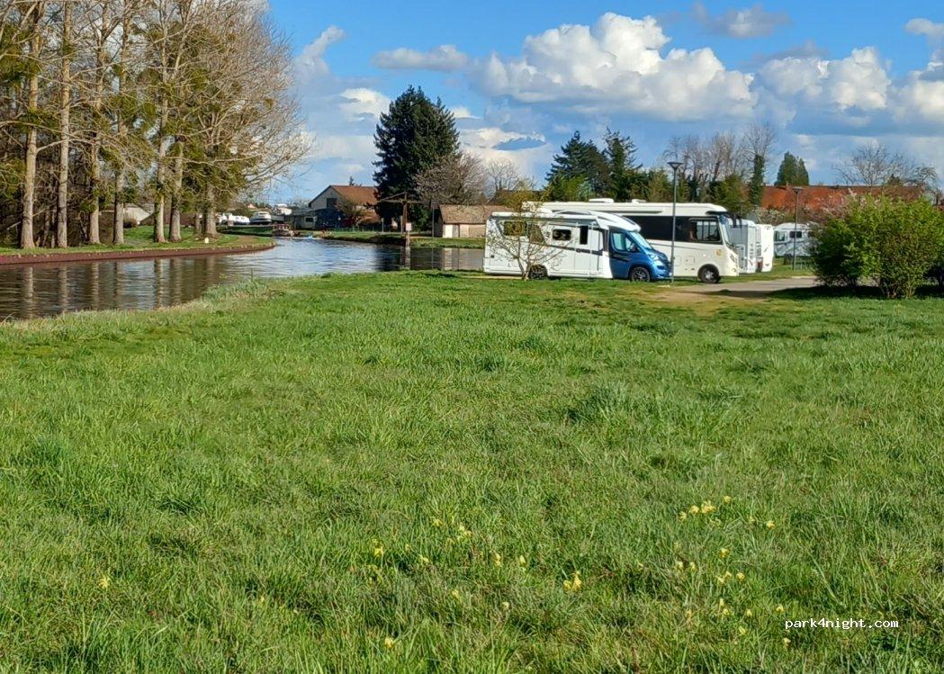 Aire de Services Pour Camping-Car Molinet - Foto 2
