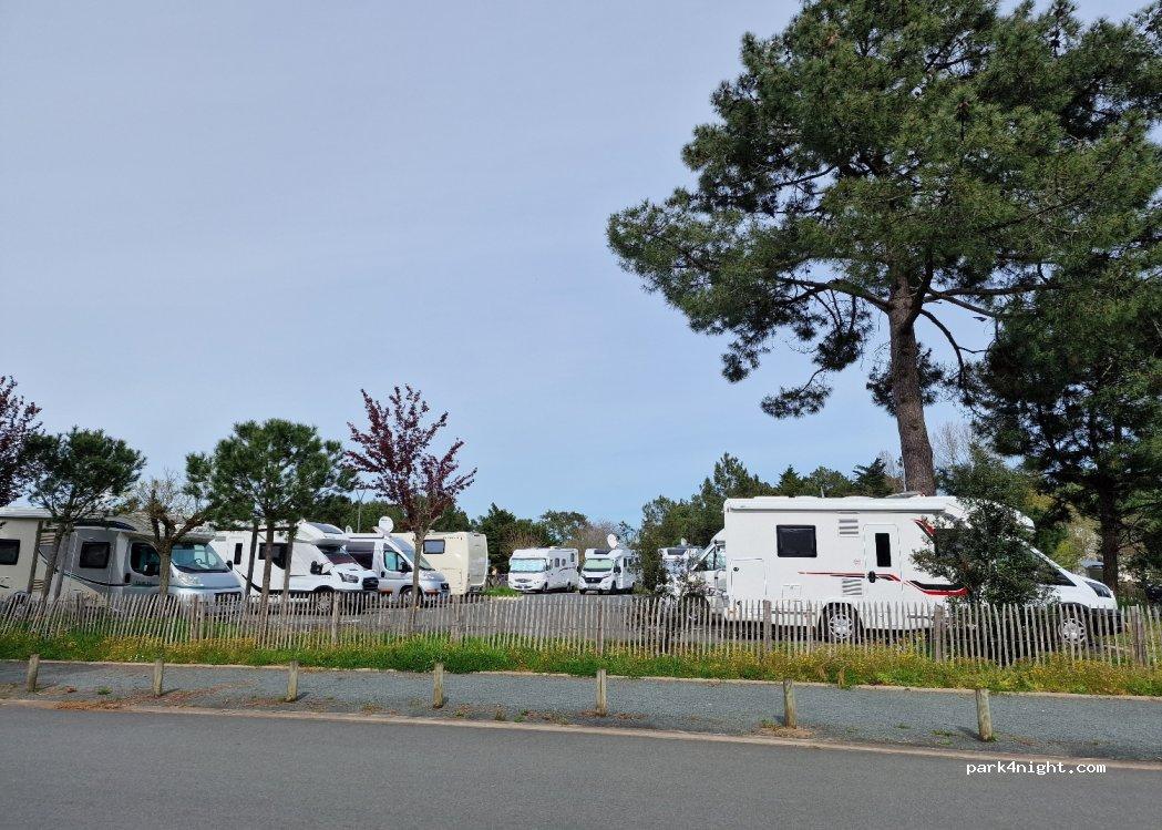 CAMPING CAR PARK area of ​​La Faute sur Mer, the Amourettes - Foto 3
