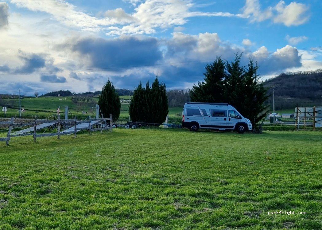 aire de camping car d'ebreuil