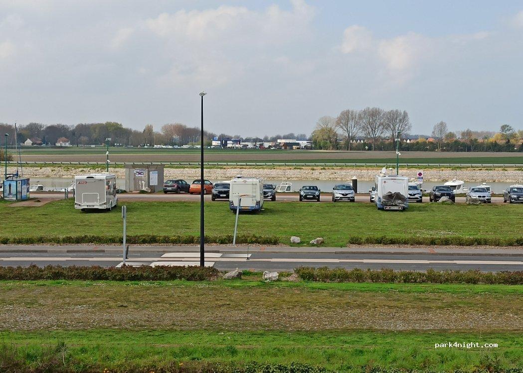 Parking day and night for campers - Foto 5