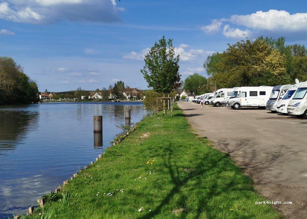 Aire de campingcars Gurgy - Foto 3