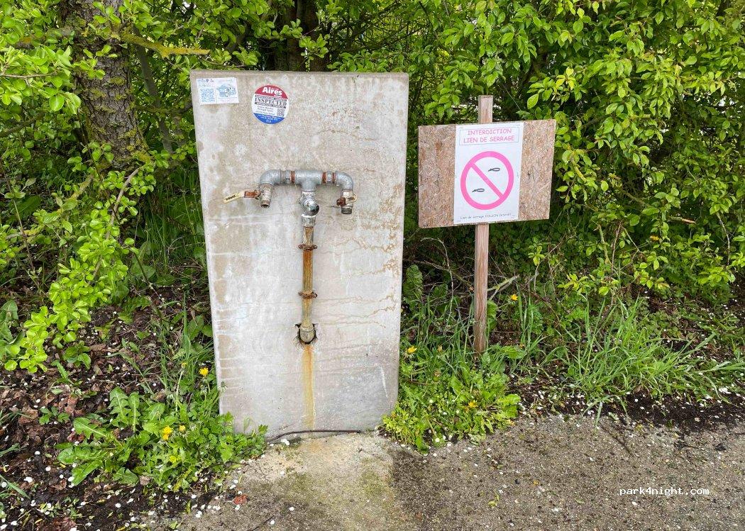 Mesnières-en-Bray Motorhome Aire - Foto 6