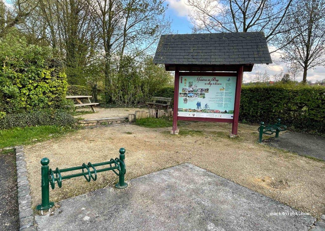 Mesnières-en-Bray Motorhome Aire - Foto 4