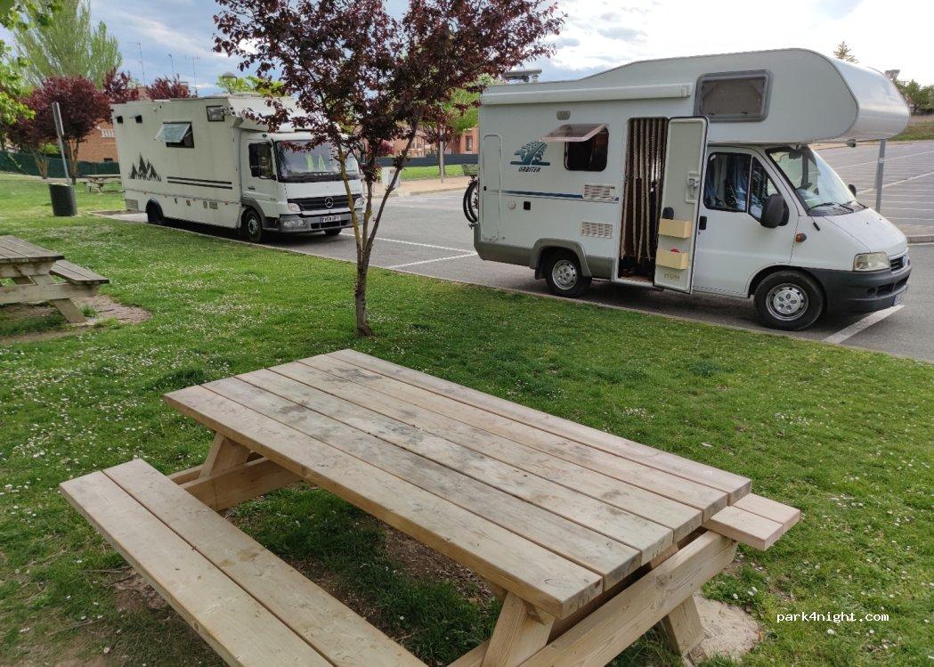 Área de Autocaravanas Privada Bodega Bach - Foto 4