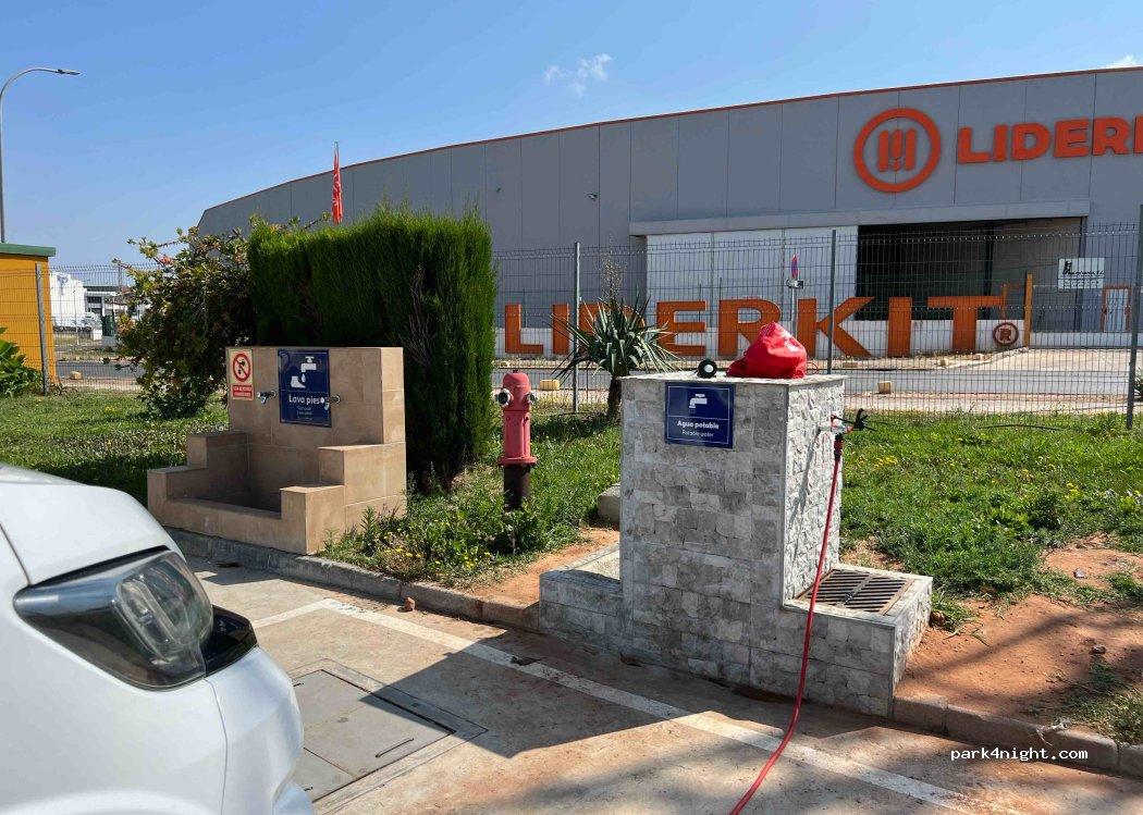 Aire de services gratuits camping-cars et fourgons - Foto 4