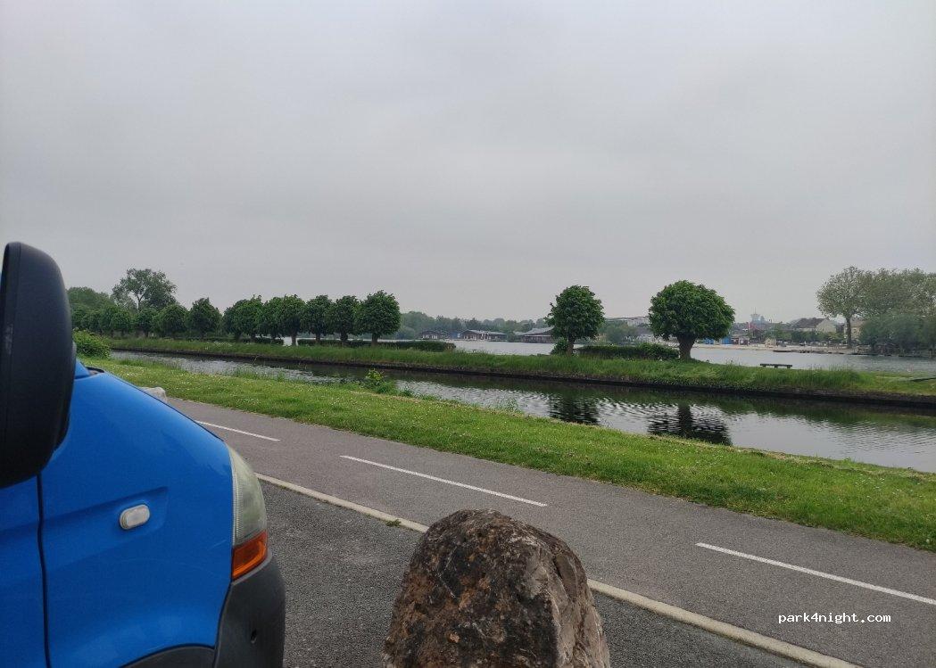 Aire de stationnement et de services pour camping-cars - Foto 3