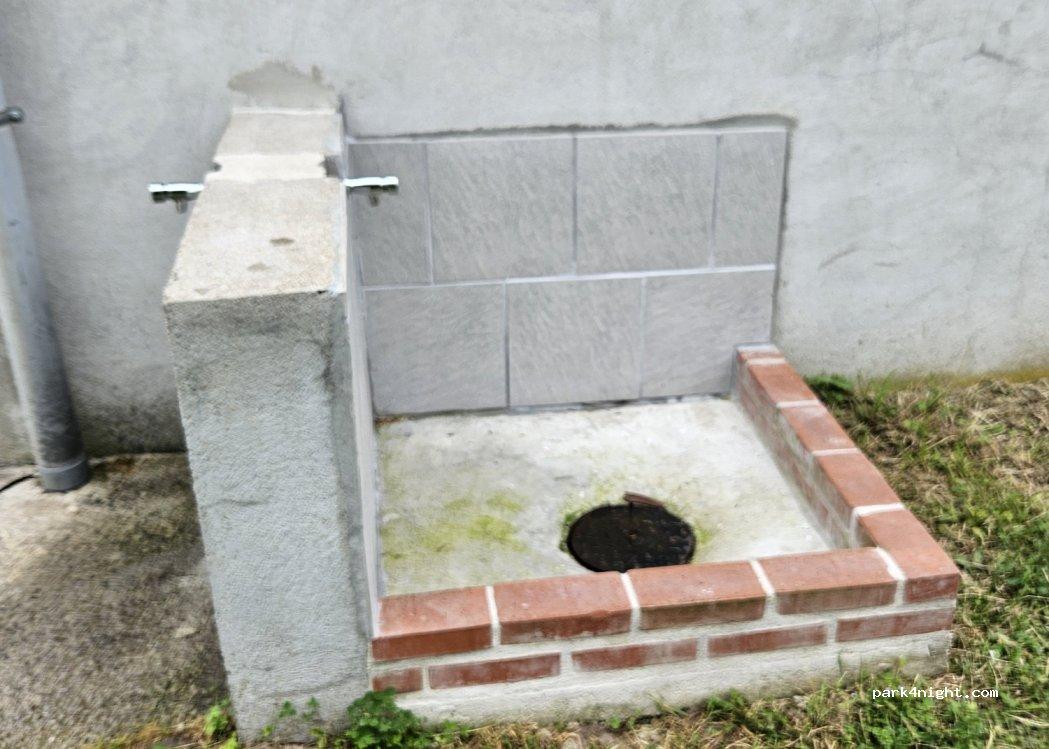 Aire de camping-car AINAY LE VIEIL - Foto 2