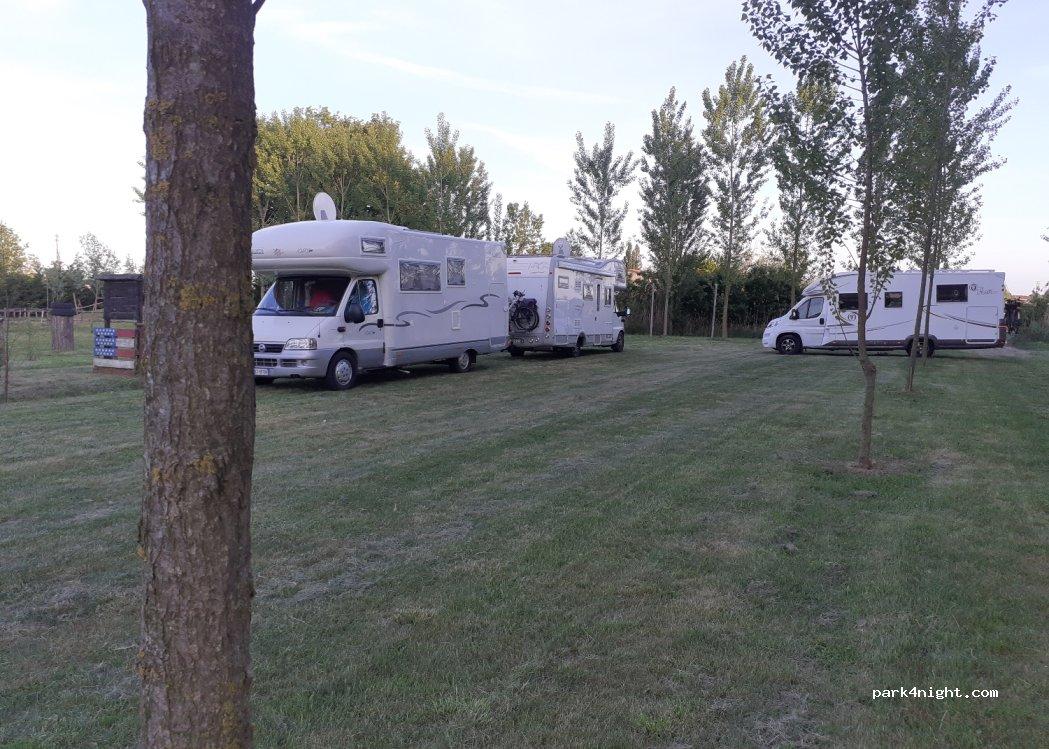 Cavalieri del Po sosta camper e roulotte - Foto 2